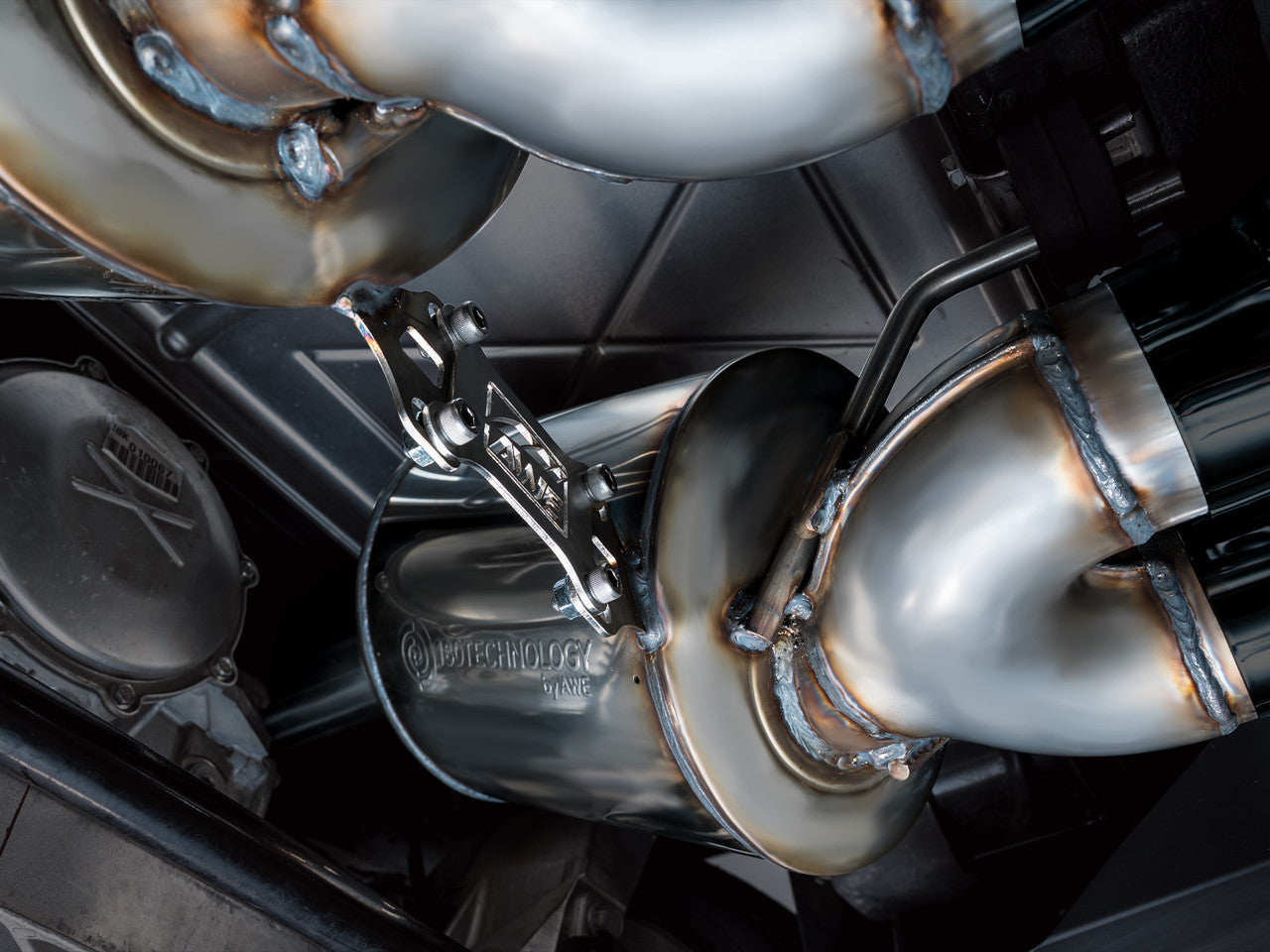 AWE Touring Edition Axleback Exhaust Black Tips (2009 - 2013 C6 Corvette 6.2L) 3015-43662